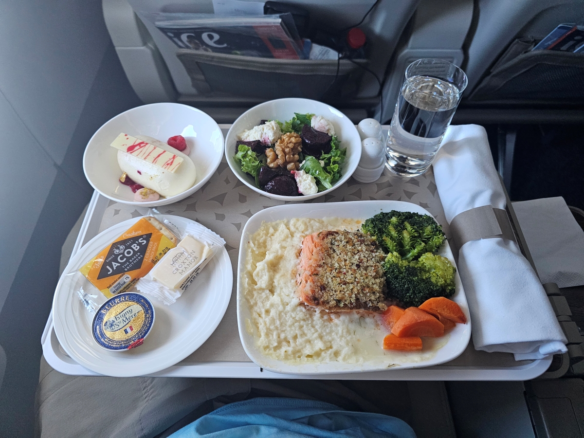 【飛行食記】杜拜(DXB)-奧斯陸(OSL) by 阿聯酋航空豪經艙(A350-900) - 第49張圖 【飛行食記】杜拜(DXB)-奧斯陸(OSL) by 阿聯酋航空豪經艙(A350-900)