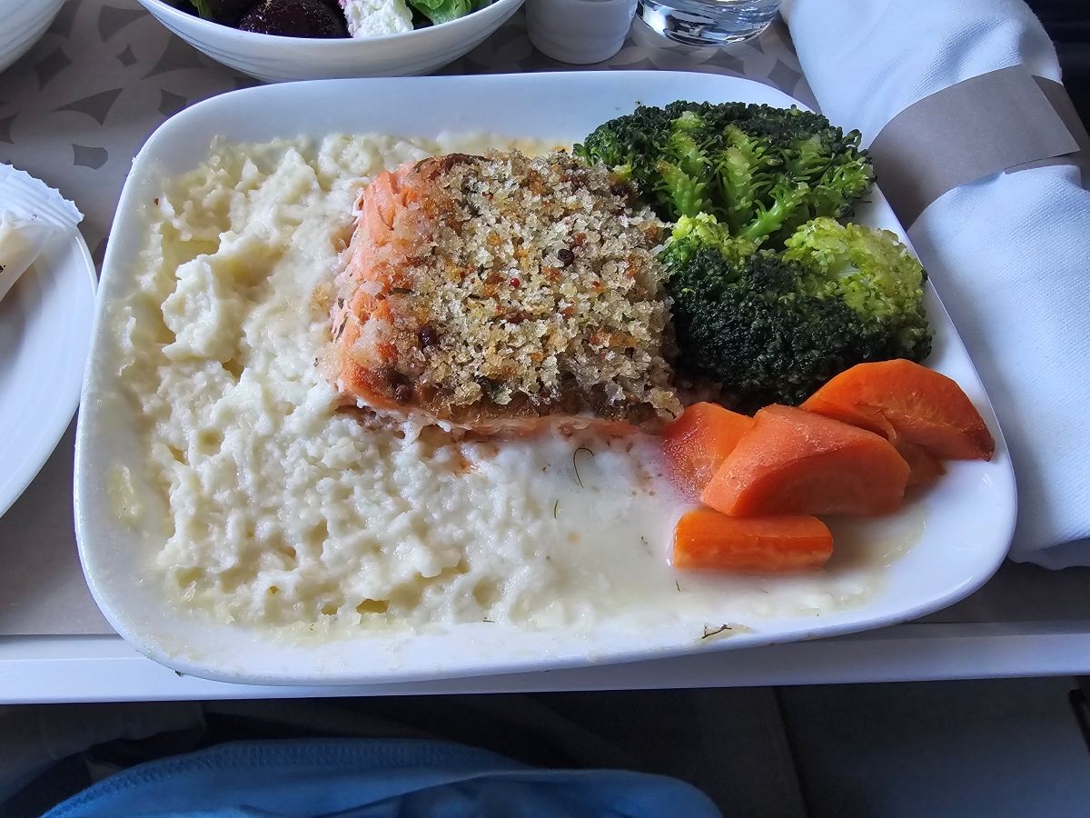 【飛行食記】杜拜(DXB)-奧斯陸(OSL) by 阿聯酋航空豪經艙(A350-900) - 第50張圖 【飛行食記】杜拜(DXB)-奧斯陸(OSL) by 阿聯酋航空豪經艙(A350-900)