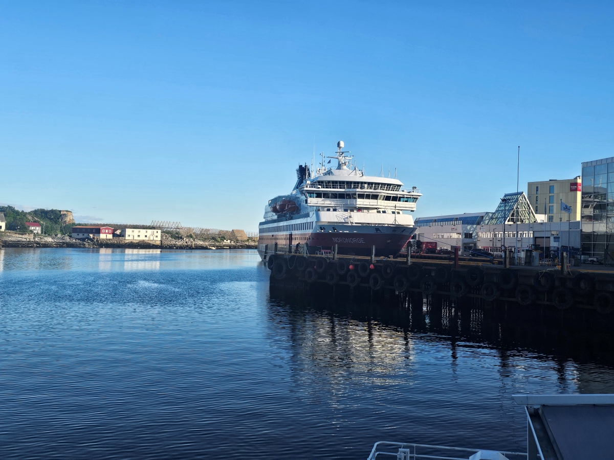 【太陽不打烊 挪威北極圈】 Day6-3 Svolvær 午後極北的港灣漫遊 - 第16張圖 【太陽不打烊 挪威北極圈】 Day6-3 Svolvær 午後極北的港灣漫遊