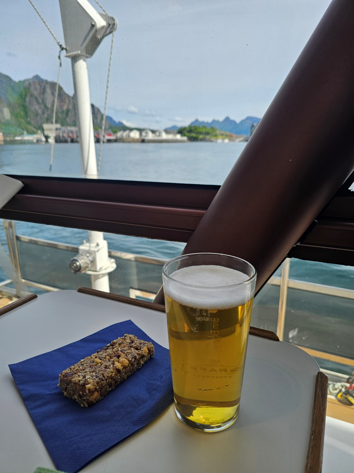 【太陽不打烊 挪威北極圈】 Day3-2 生猛羅浮敦 精靈峽灣(Trollfjord)尋鯨、賞鷹全紀錄 - 第17張圖 【太陽不打烊 挪威北極圈】 Day3-2 生猛羅浮敦 精靈峽灣(Trollfjord)尋鯨、賞鷹全紀錄