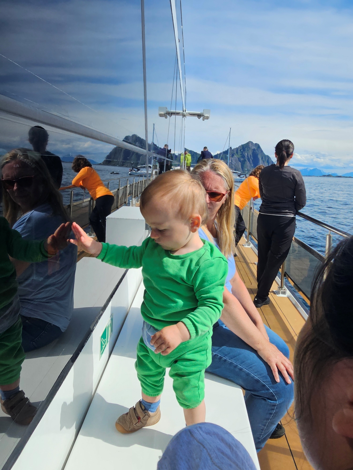 【太陽不打烊 挪威北極圈】 Day3-2 生猛羅浮敦 精靈峽灣(Trollfjord)尋鯨、賞鷹全紀錄 - 第34張圖 【太陽不打烊 挪威北極圈】 Day3-2 生猛羅浮敦 精靈峽灣(Trollfjord)尋鯨、賞鷹全紀錄