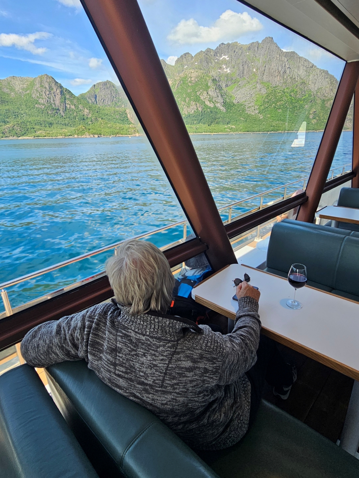 【太陽不打烊 挪威北極圈】 Day3-2 生猛羅浮敦 精靈峽灣(Trollfjord)尋鯨、賞鷹全紀錄 - 第38張圖 【太陽不打烊 挪威北極圈】 Day3-2 生猛羅浮敦 精靈峽灣(Trollfjord)尋鯨、賞鷹全紀錄