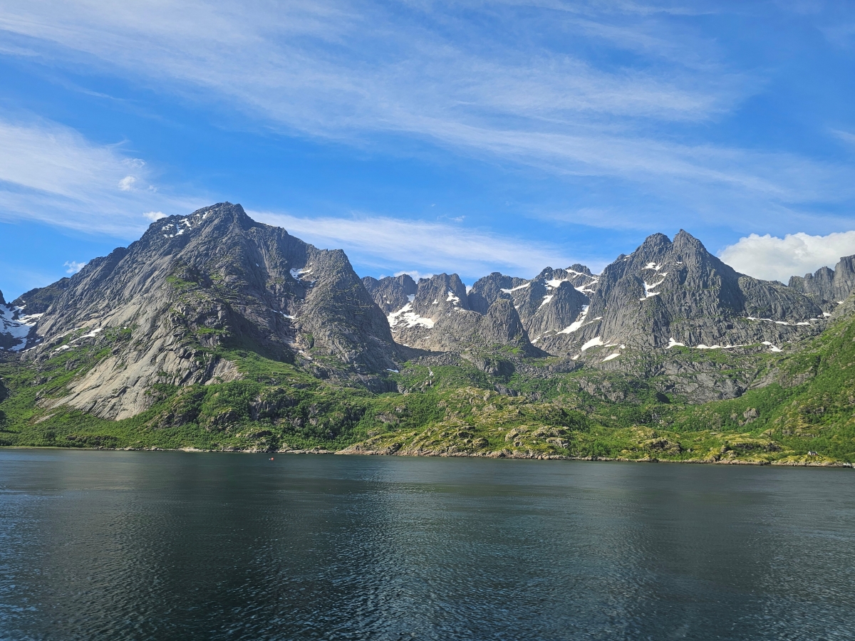 【太陽不打烊 挪威北極圈】 Day3-2 生猛羅浮敦 精靈峽灣(Trollfjord)尋鯨、賞鷹全紀錄 - 第47張圖 【太陽不打烊 挪威北極圈】 Day3-2 生猛羅浮敦 精靈峽灣(Trollfjord)尋鯨、賞鷹全紀錄