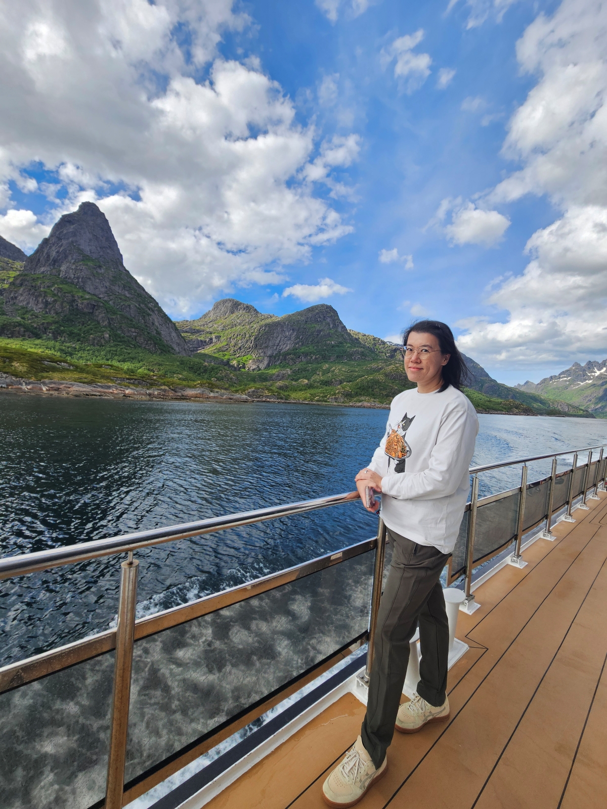 【太陽不打烊 挪威北極圈】 Day3-2 生猛羅浮敦 精靈峽灣(Trollfjord)尋鯨、賞鷹全紀錄 - 第65張圖 【太陽不打烊 挪威北極圈】 Day3-2 生猛羅浮敦 精靈峽灣(Trollfjord)尋鯨、賞鷹全紀錄