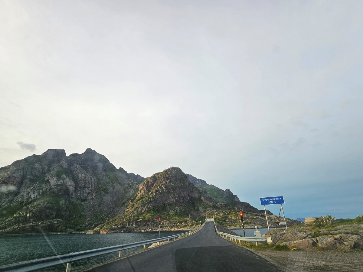 【太陽不打烊 挪威北極圈】 Day3-3 羅浮敦威尼斯Henningsvaer 暮色漫步 - 第3張圖 【太陽不打烊 挪威北極圈】 Day3-3 羅浮敦威尼斯Henningsvaer 暮色漫步
