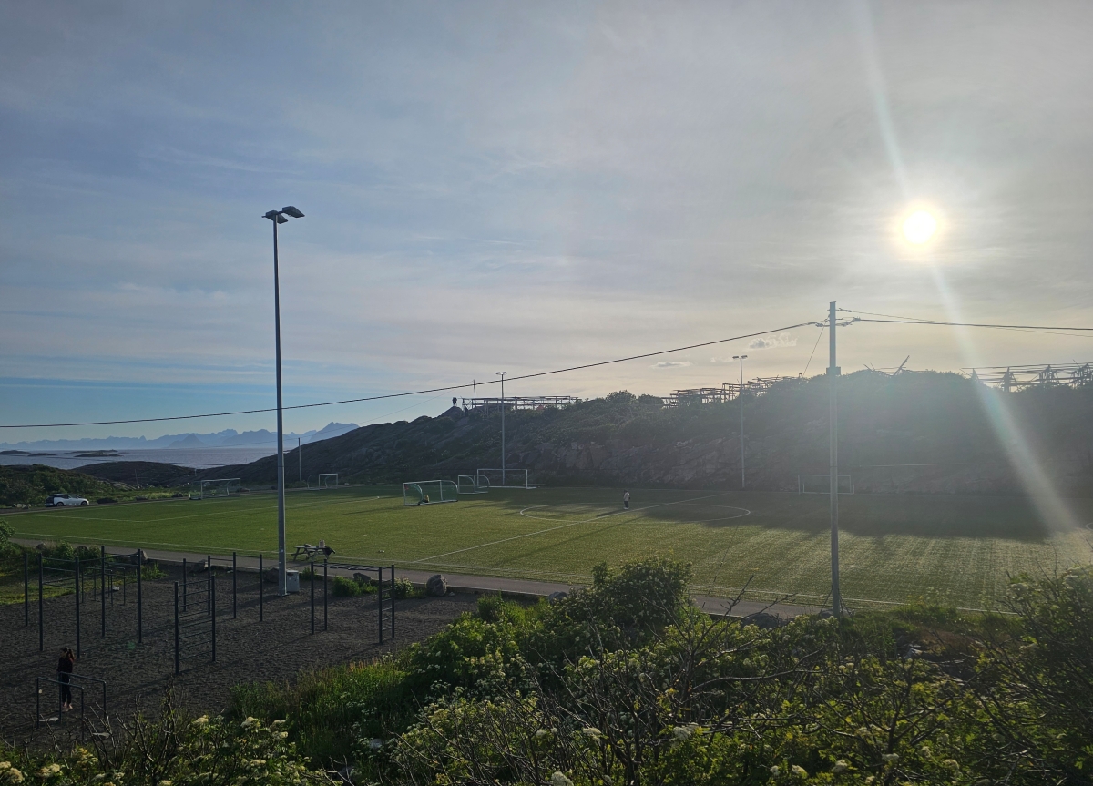 【太陽不打烊 挪威北極圈】 Day3-3 羅浮敦威尼斯Henningsvaer 暮色漫步 - 第19張圖 【太陽不打烊 挪威北極圈】 Day3-3 羅浮敦威尼斯Henningsvaer 暮色漫步