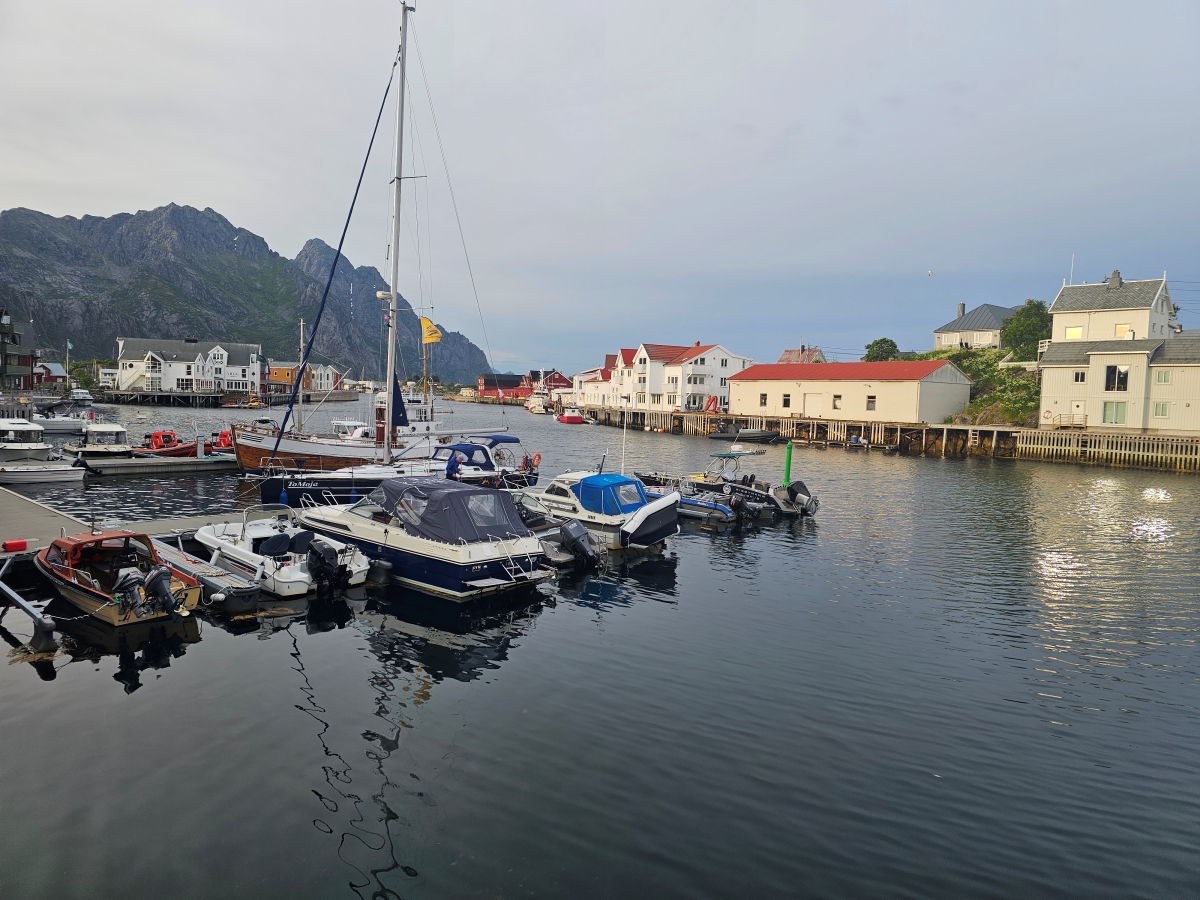 【太陽不打烊 挪威北極圈】 Day3-3 羅浮敦威尼斯Henningsvaer 暮色漫步 - 第30張圖 【太陽不打烊 挪威北極圈】 Day3-3 羅浮敦威尼斯Henningsvaer 暮色漫步