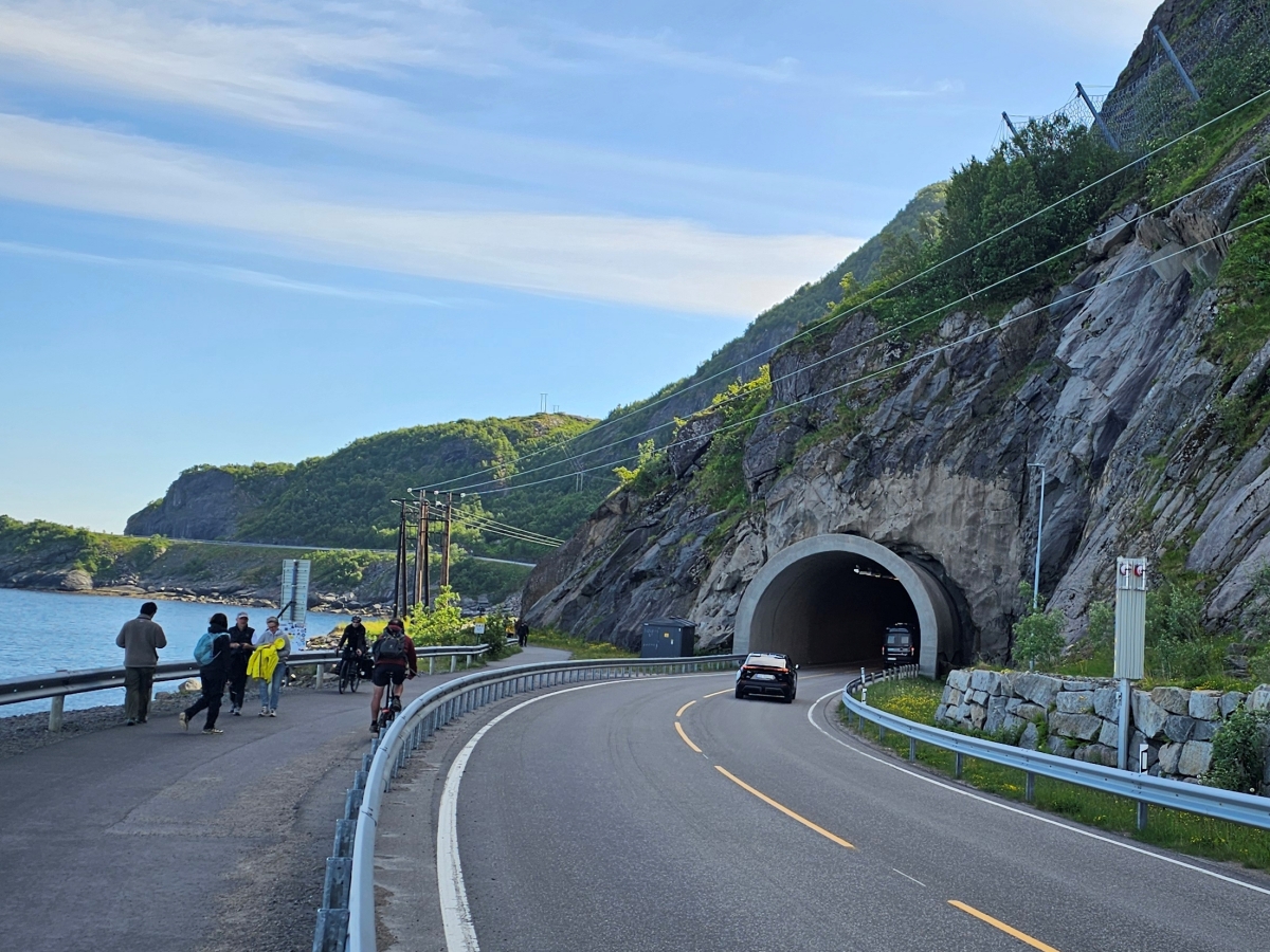 【太陽不打烊 挪威北極圈】 Day4-2 Reinebringen步道健行,直上1560階的上帝視角 - 第16張圖 【太陽不打烊 挪威北極圈】 Day4-2 Reinebringen步道健行,直上1560階的上帝視角