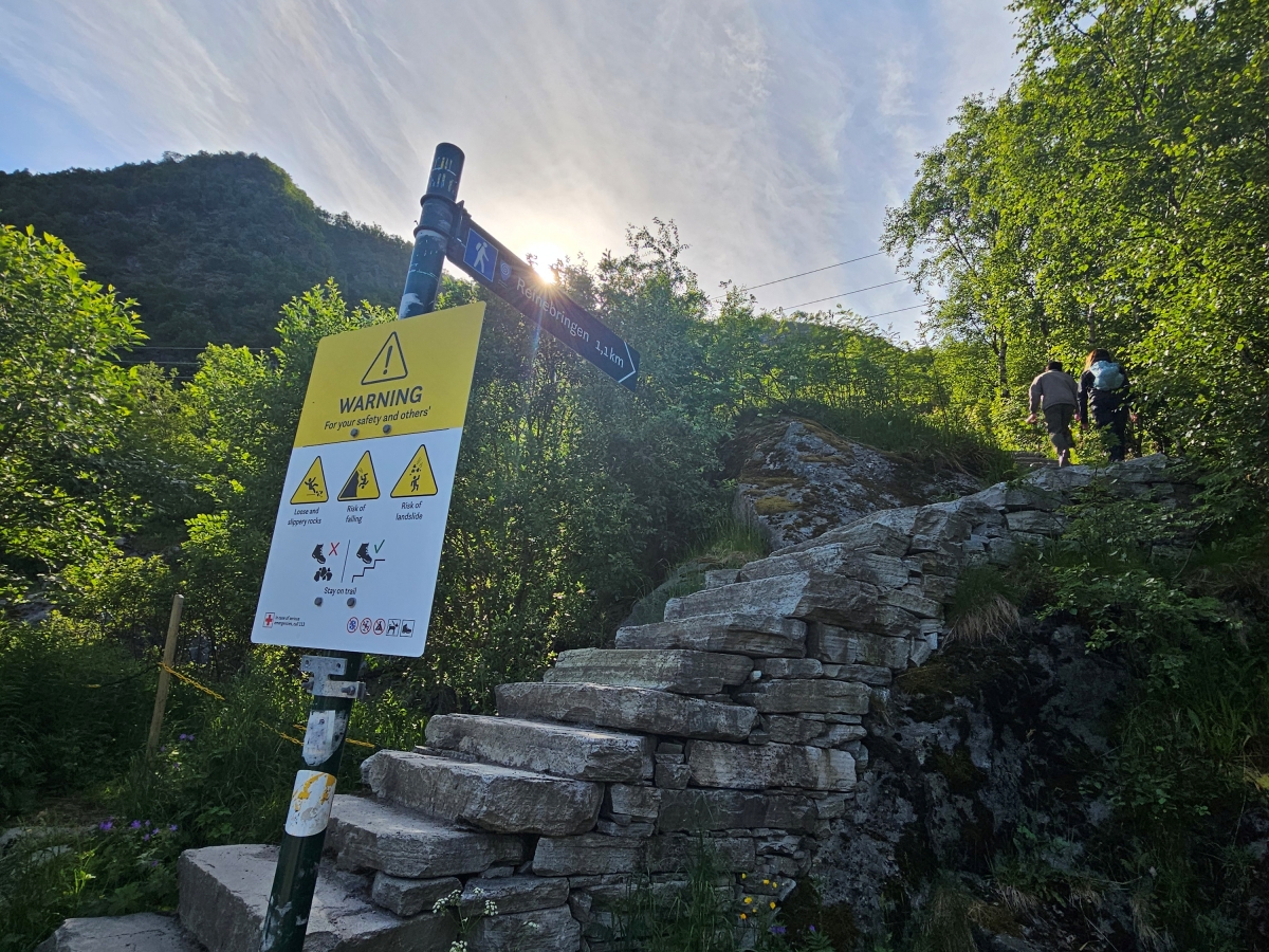 【太陽不打烊 挪威北極圈】 Day4-2 Reinebringen步道健行,直上1560階的上帝視角 - 第21張圖 【太陽不打烊 挪威北極圈】 Day4-2 Reinebringen步道健行,直上1560階的上帝視角