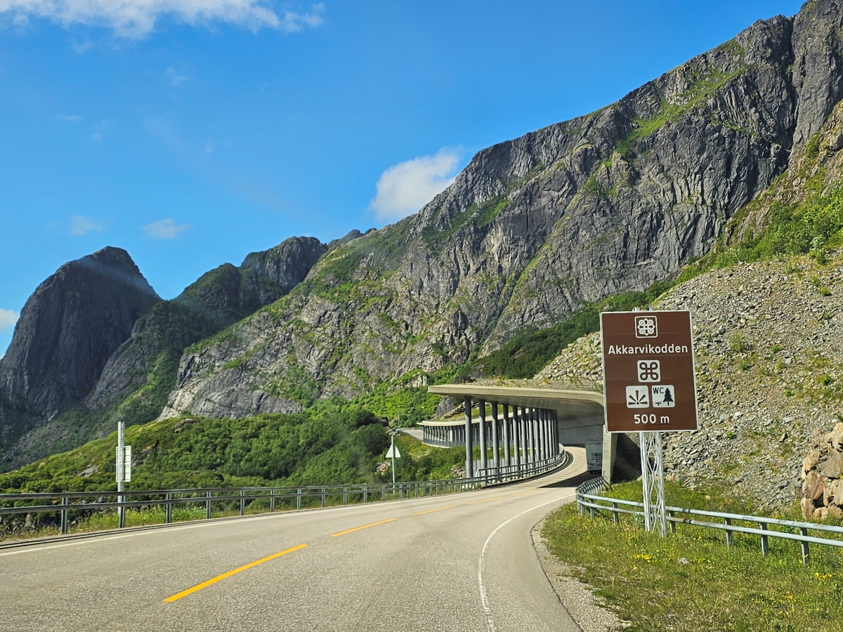 【太陽不打烊 挪威北極圈】 Day5-1 Olenilsøya kystfort 零技巧15分鐘解鎖絕美海景的回血步道 - 第3張圖 【太陽不打烊 挪威北極圈】 Day5-1 Olenilsøya kystfort 零技巧15分鐘解鎖絕美海景的回血步道