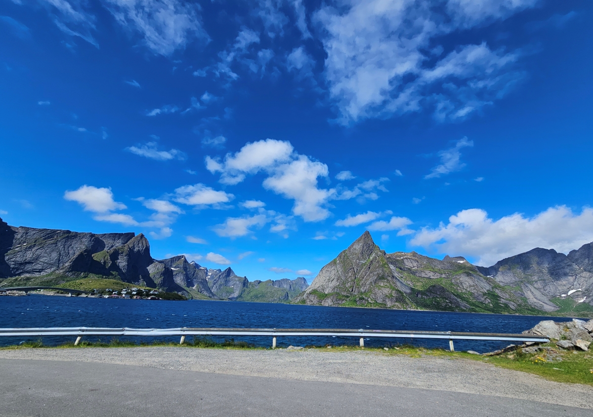 【太陽不打烊 挪威北極圈】 Day5-1 Olenilsøya kystfort 零技巧15分鐘解鎖絕美海景的回血步道 - 第5張圖 【太陽不打烊 挪威北極圈】 Day5-1 Olenilsøya kystfort 零技巧15分鐘解鎖絕美海景的回血步道