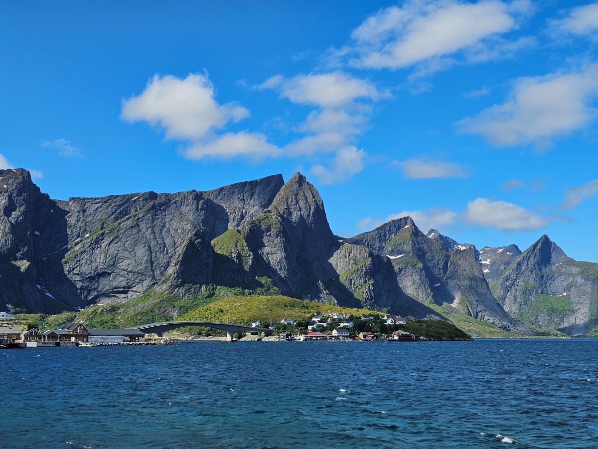 【太陽不打烊 挪威北極圈】 Day5-1 Olenilsøya kystfort 零技巧15分鐘解鎖絕美海景的回血步道 - 第6張圖 【太陽不打烊 挪威北極圈】 Day5-1 Olenilsøya kystfort 零技巧15分鐘解鎖絕美海景的回血步道