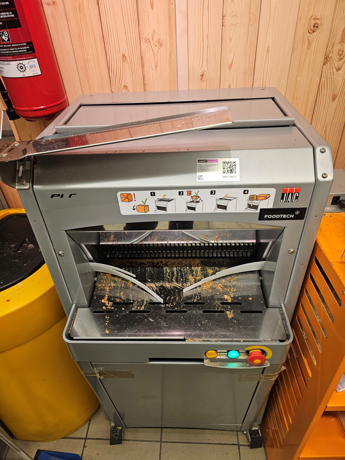 【挪威Lofoten住宿】體驗傳統漁屋(Rorbuer),推開門就是午夜的夕陽、北極圈的馬爾地夫 (自在生活篇) - 第7張圖 【挪威Lofoten住宿】體驗傳統漁屋(Rorbuer),推開門就是午夜的夕陽、北極圈的馬爾地夫 (自在生活篇)