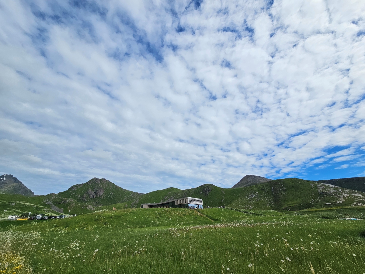 【太陽不打烊 挪威北極圈】 Day6-2 由南向北縱貫羅浮敦:從靜謐的Skelfjord到純白的Unstad Beach - 第34張圖 【太陽不打烊 挪威北極圈】 Day6-2 由南向北縱貫羅浮敦:從靜謐的Skelfjord到純白的Unstad Beach