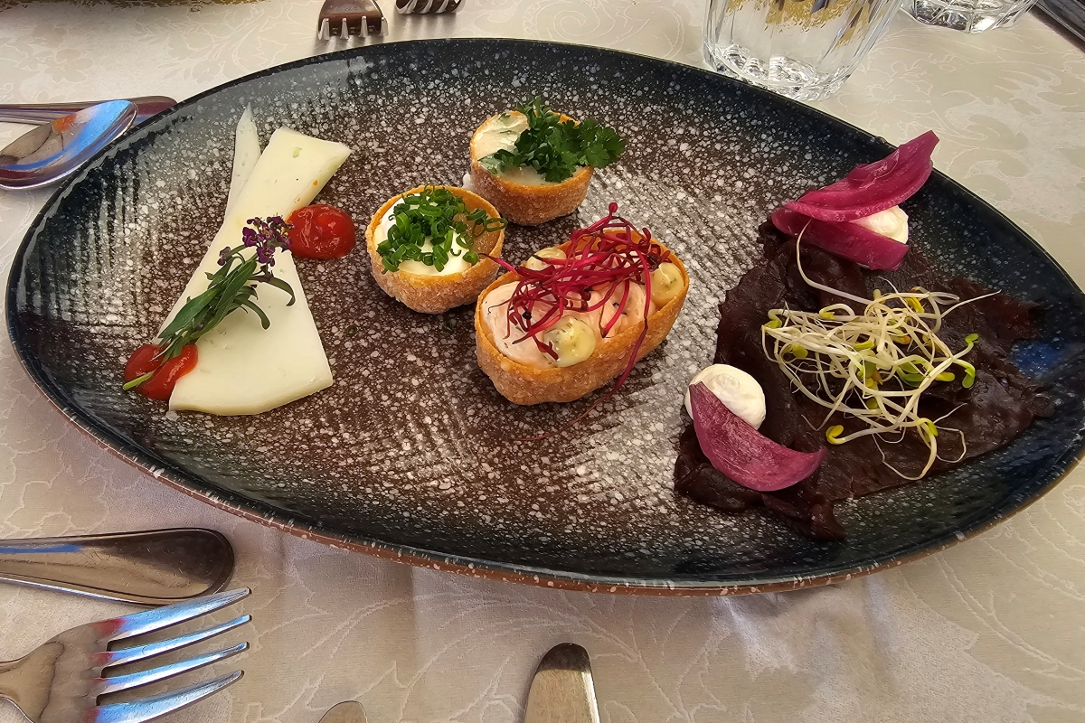 【挪威羅浮敦食記】Svolvær 海鮮餐廳 Børsen Spiseri,鯨魚肉在地體驗 - 第20張圖 【挪威羅浮敦食記】Svolvær 海鮮餐廳 Børsen Spiseri,鯨魚肉在地體驗