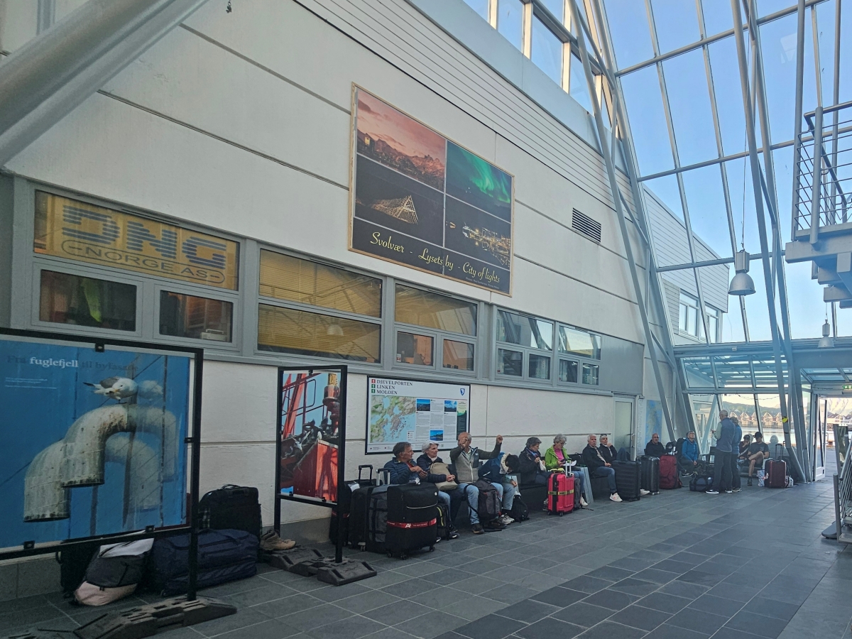 【太陽不打烊 挪威北極圈】 Day6-4 沿岸郵輪Hurtigruten:告別羅浮敦的北行航程 - 第7張圖 【太陽不打烊 挪威北極圈】 Day6-4 沿岸郵輪Hurtigruten:告別羅浮敦的北行航程