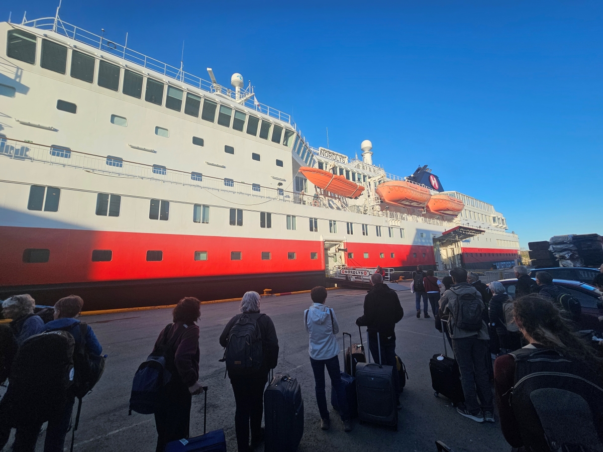 【太陽不打烊 挪威北極圈】 Day6-4 沿岸郵輪Hurtigruten:告別羅浮敦的北行航程 - 第14張圖 【太陽不打烊 挪威北極圈】 Day6-4 沿岸郵輪Hurtigruten:告別羅浮敦的北行航程