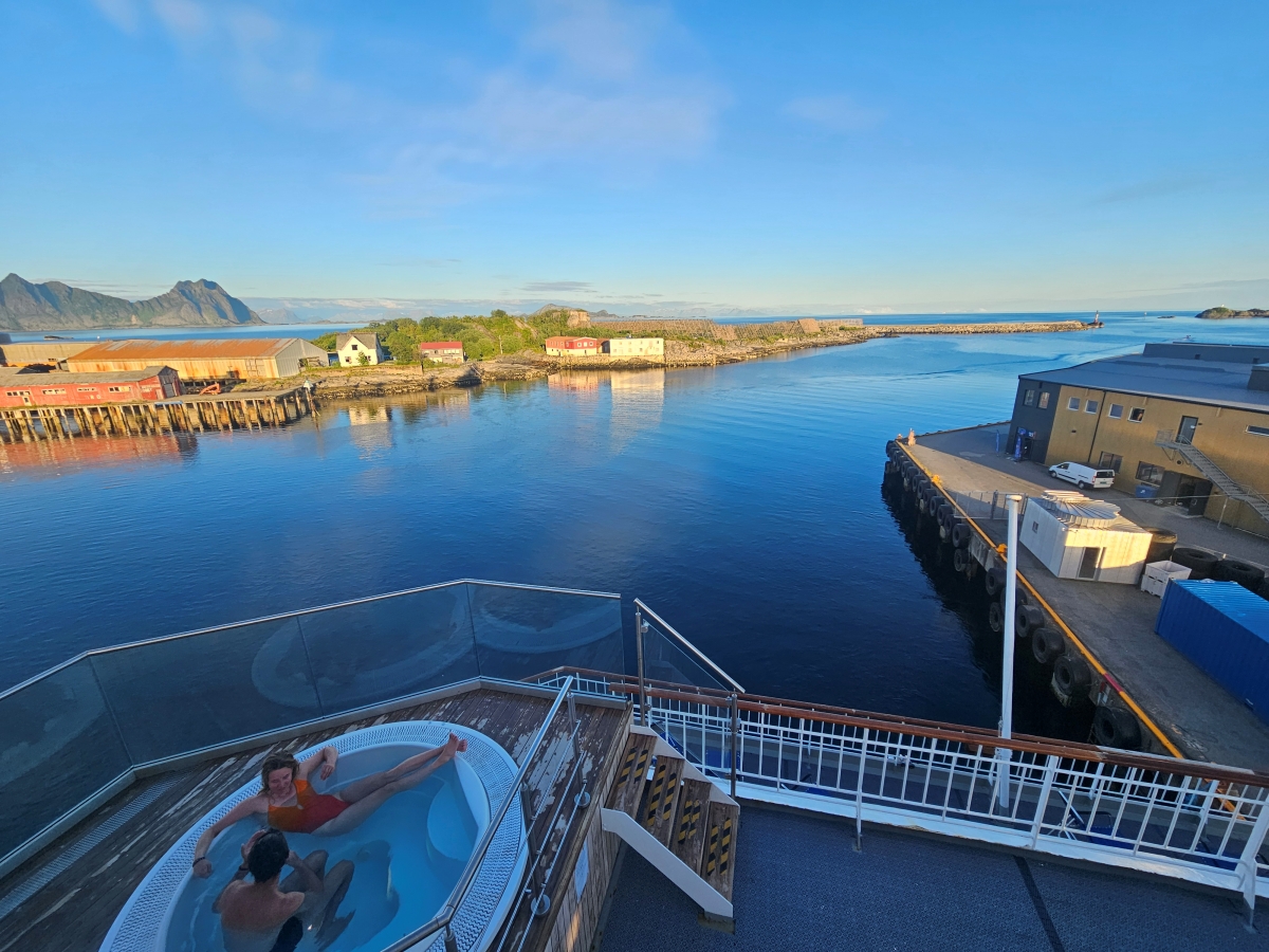 【太陽不打烊 挪威北極圈】 Day6-4 沿岸郵輪Hurtigruten:告別羅浮敦的北行航程 - 第34張圖 【太陽不打烊 挪威北極圈】 Day6-4 沿岸郵輪Hurtigruten:告別羅浮敦的北行航程