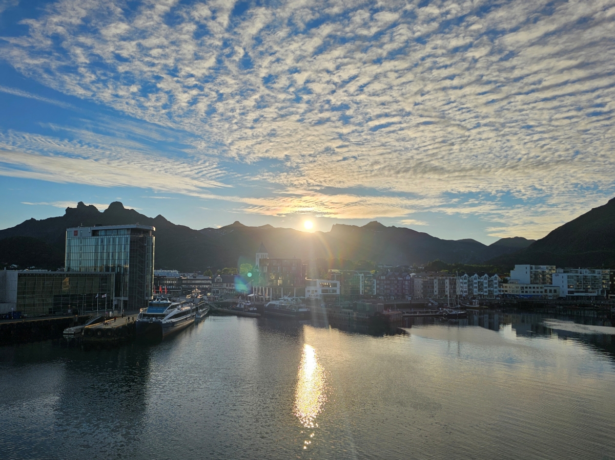 【太陽不打烊 挪威北極圈】 Day6-4 沿岸郵輪Hurtigruten:告別羅浮敦的北行航程 - 第39張圖 【太陽不打烊 挪威北極圈】 Day6-4 沿岸郵輪Hurtigruten:告別羅浮敦的北行航程