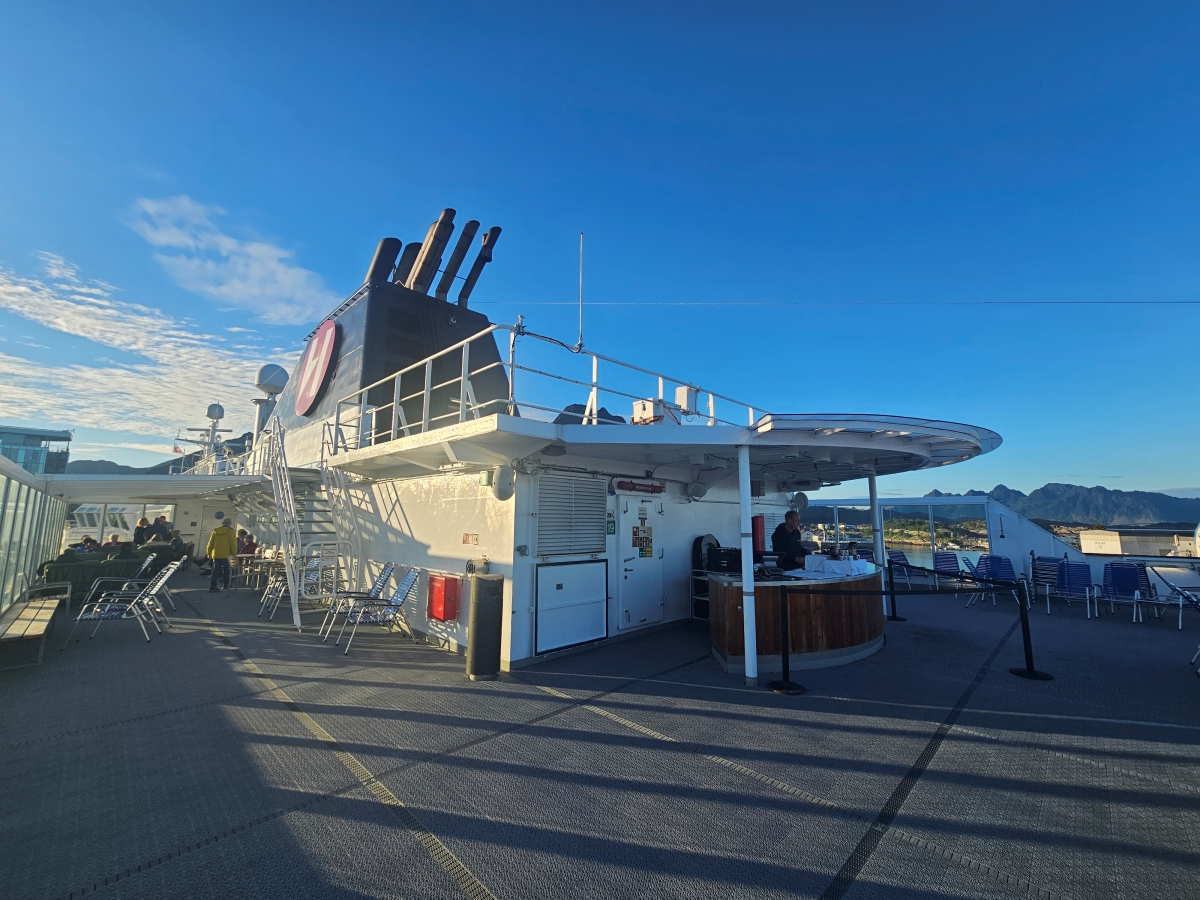 【太陽不打烊 挪威北極圈】 Day6-4 沿岸郵輪Hurtigruten:告別羅浮敦的北行航程 - 第40張圖 【太陽不打烊 挪威北極圈】 Day6-4 沿岸郵輪Hurtigruten:告別羅浮敦的北行航程