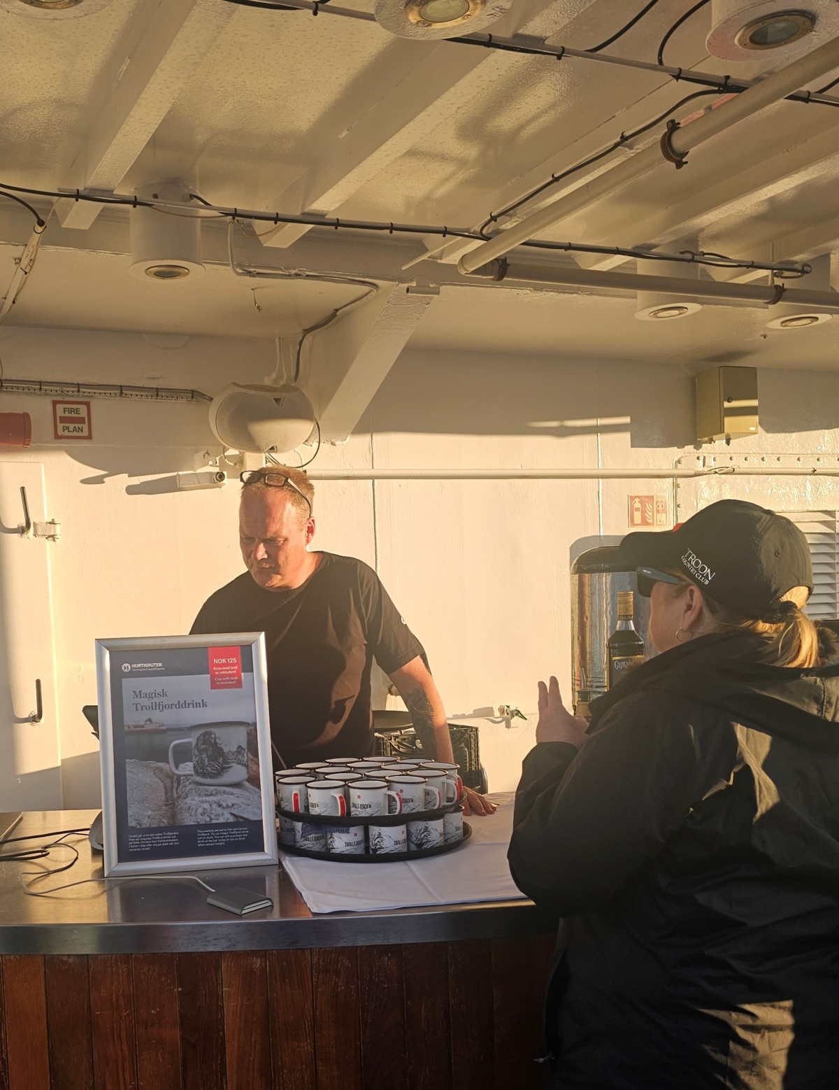 【太陽不打烊 挪威北極圈】 Day6-4 沿岸郵輪Hurtigruten:告別羅浮敦的北行航程 - 第41張圖 【太陽不打烊 挪威北極圈】 Day6-4 沿岸郵輪Hurtigruten:告別羅浮敦的北行航程
