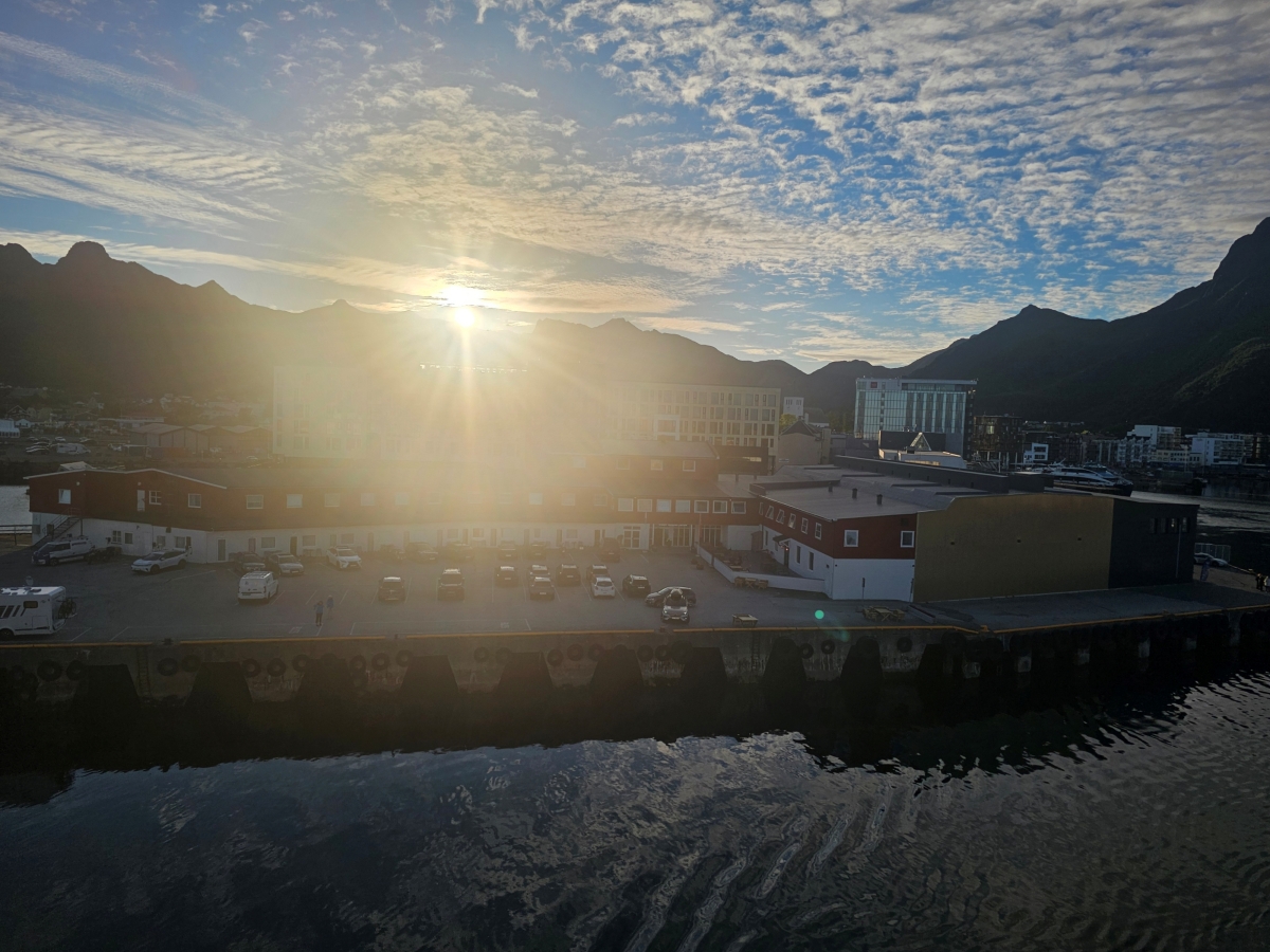 【太陽不打烊 挪威北極圈】 Day6-4 沿岸郵輪Hurtigruten:告別羅浮敦的北行航程 - 第42張圖 【太陽不打烊 挪威北極圈】 Day6-4 沿岸郵輪Hurtigruten:告別羅浮敦的北行航程
