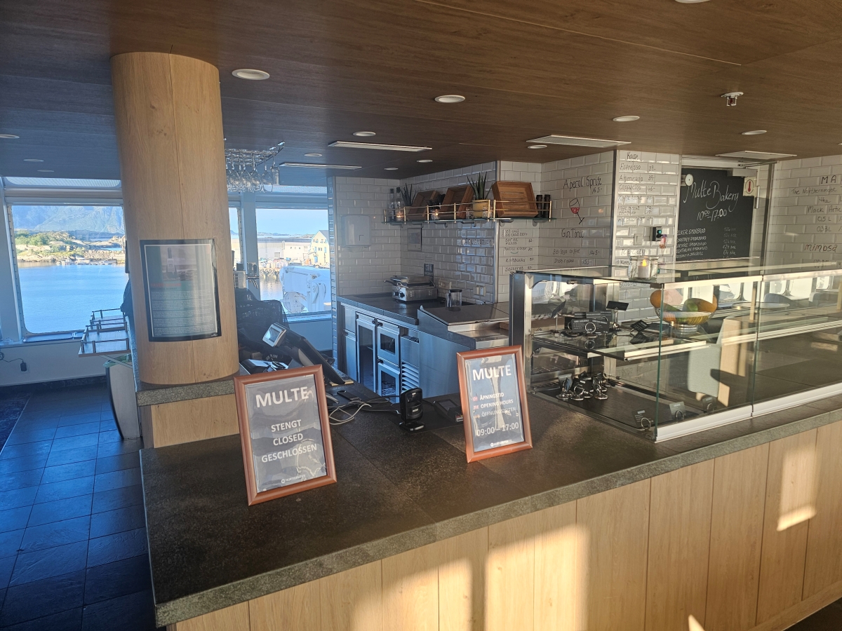 【太陽不打烊 挪威北極圈】 Day6-4 沿岸郵輪Hurtigruten:告別羅浮敦的北行航程 - 第53張圖 【太陽不打烊 挪威北極圈】 Day6-4 沿岸郵輪Hurtigruten:告別羅浮敦的北行航程