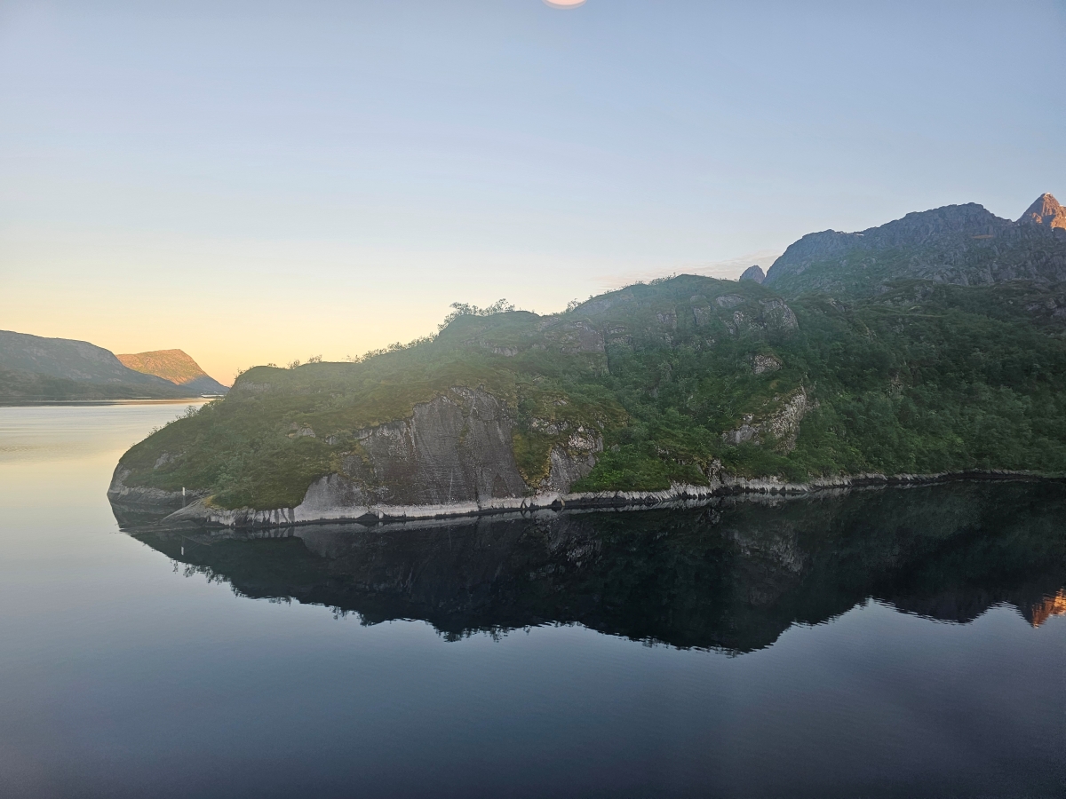 【太陽不打烊 挪威北極圈】 Day6-4 沿岸郵輪Hurtigruten:告別羅浮敦的北行航程 - 第57張圖 【太陽不打烊 挪威北極圈】 Day6-4 沿岸郵輪Hurtigruten:告別羅浮敦的北行航程