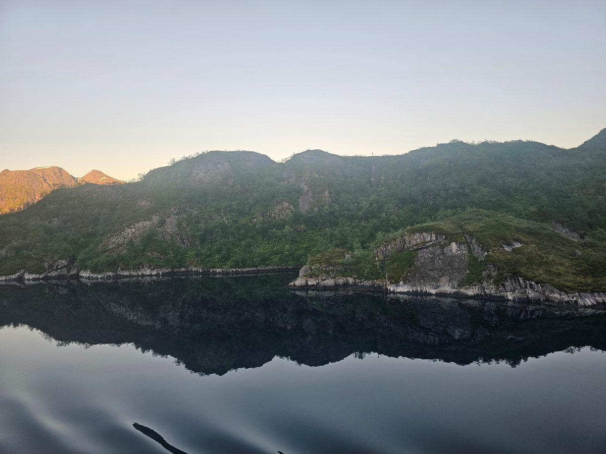 【太陽不打烊 挪威北極圈】 Day6-4 沿岸郵輪Hurtigruten:告別羅浮敦的北行航程 - 第58張圖 【太陽不打烊 挪威北極圈】 Day6-4 沿岸郵輪Hurtigruten:告別羅浮敦的北行航程