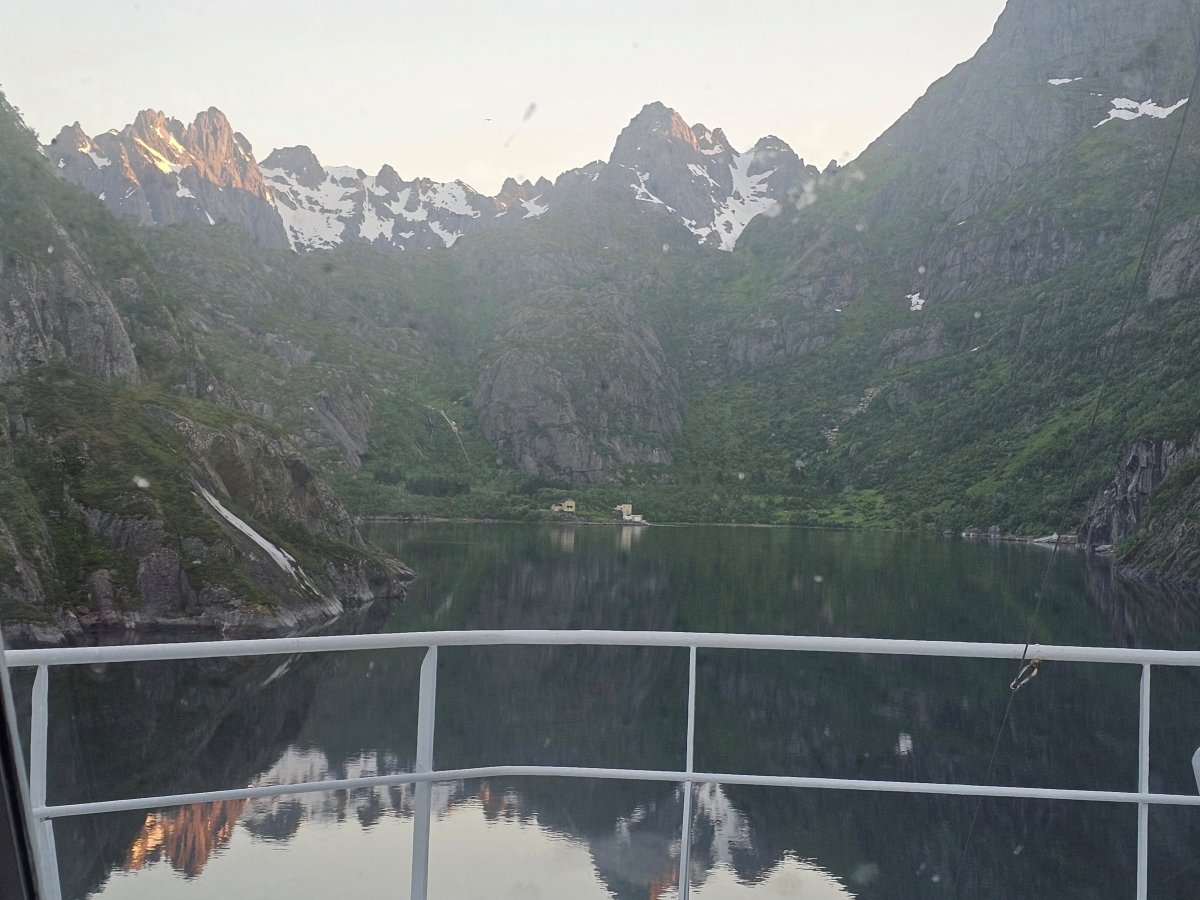 【太陽不打烊 挪威北極圈】 Day6-4 沿岸郵輪Hurtigruten:告別羅浮敦的北行航程 - 第60張圖 【太陽不打烊 挪威北極圈】 Day6-4 沿岸郵輪Hurtigruten:告別羅浮敦的北行航程