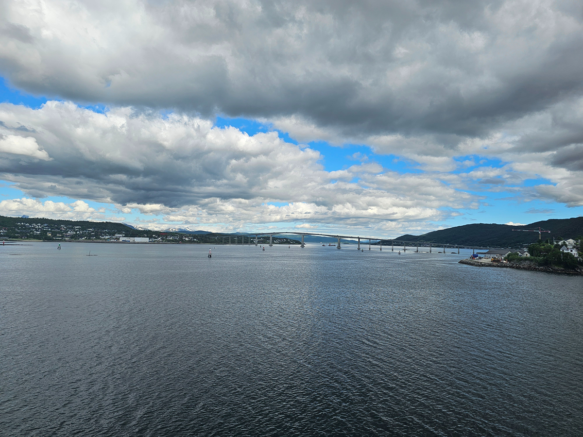 【太陽不打烊 挪威北極圈】 Day7-1 沿岸郵輪Hurtigruten:北緯 69°的海上午餐饗宴 - 第11張圖 【太陽不打烊 挪威北極圈】 Day7-1 沿岸郵輪Hurtigruten:北緯 69°的海上午餐饗宴
