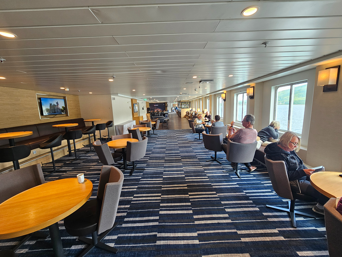 【太陽不打烊 挪威北極圈】 Day7-1 沿岸郵輪Hurtigruten:北緯 69°的海上午餐饗宴 - 第32張圖 【太陽不打烊 挪威北極圈】 Day7-1 沿岸郵輪Hurtigruten:北緯 69°的海上午餐饗宴