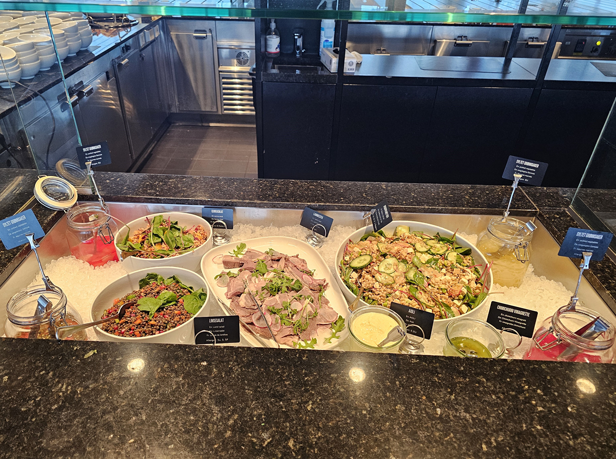 【太陽不打烊 挪威北極圈】 Day7-1 沿岸郵輪Hurtigruten:北緯 69°的海上午餐饗宴 - 第38張圖 【太陽不打烊 挪威北極圈】 Day7-1 沿岸郵輪Hurtigruten:北緯 69°的海上午餐饗宴