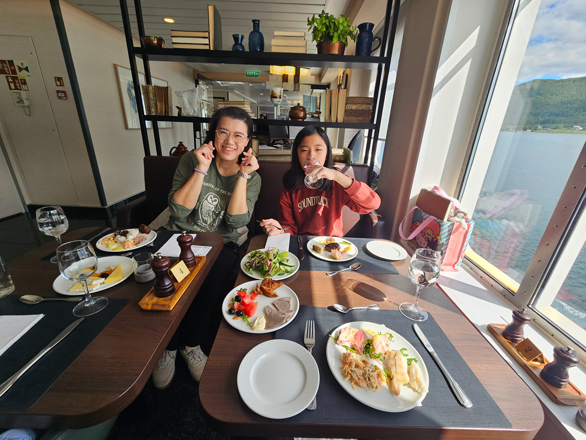 【太陽不打烊 挪威北極圈】 Day7-1 沿岸郵輪Hurtigruten:北緯 69°的海上午餐饗宴 - 第43張圖 【太陽不打烊 挪威北極圈】 Day7-1 沿岸郵輪Hurtigruten:北緯 69°的海上午餐饗宴