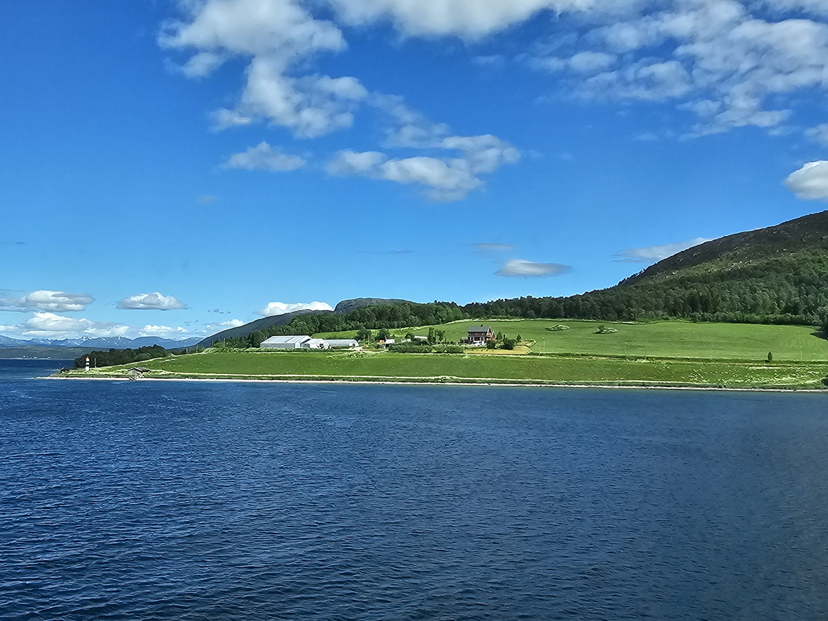 【太陽不打烊 挪威北極圈】 Day7-1 沿岸郵輪Hurtigruten:北緯 69°的海上午餐饗宴 - 第53張圖 【太陽不打烊 挪威北極圈】 Day7-1 沿岸郵輪Hurtigruten:北緯 69°的海上午餐饗宴