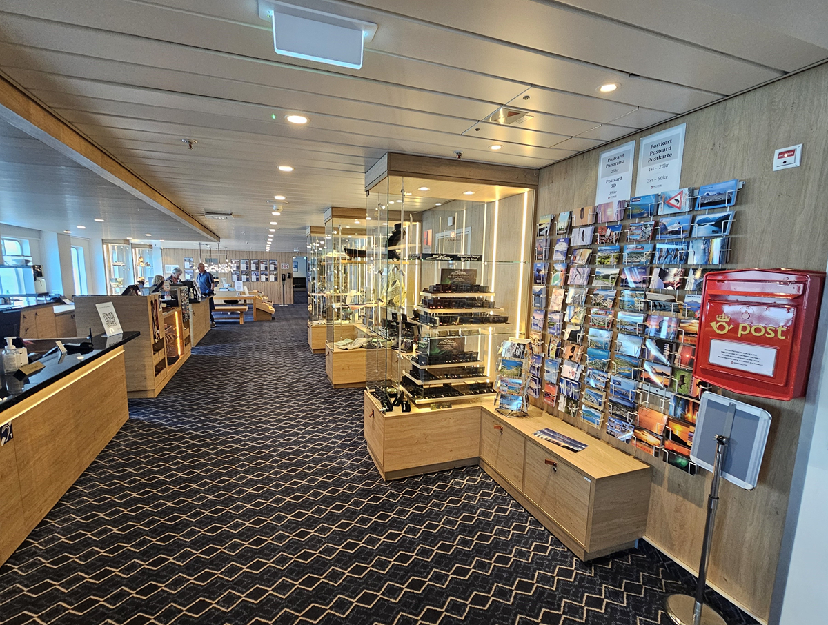 【太陽不打烊 挪威北極圈】 Day7-1 沿岸郵輪Hurtigruten:北緯 69°的海上午餐饗宴 - 第15張圖 【太陽不打烊 挪威北極圈】 Day7-1 沿岸郵輪Hurtigruten:北緯 69°的海上午餐饗宴