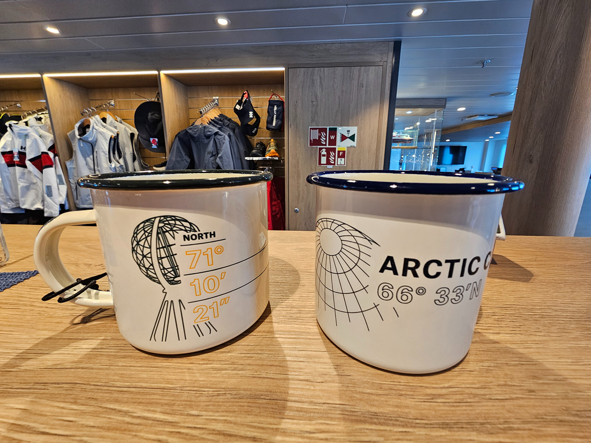 【太陽不打烊 挪威北極圈】 Day7-1 沿岸郵輪Hurtigruten:北緯 69°的海上午餐饗宴 - 第16張圖 【太陽不打烊 挪威北極圈】 Day7-1 沿岸郵輪Hurtigruten:北緯 69°的海上午餐饗宴