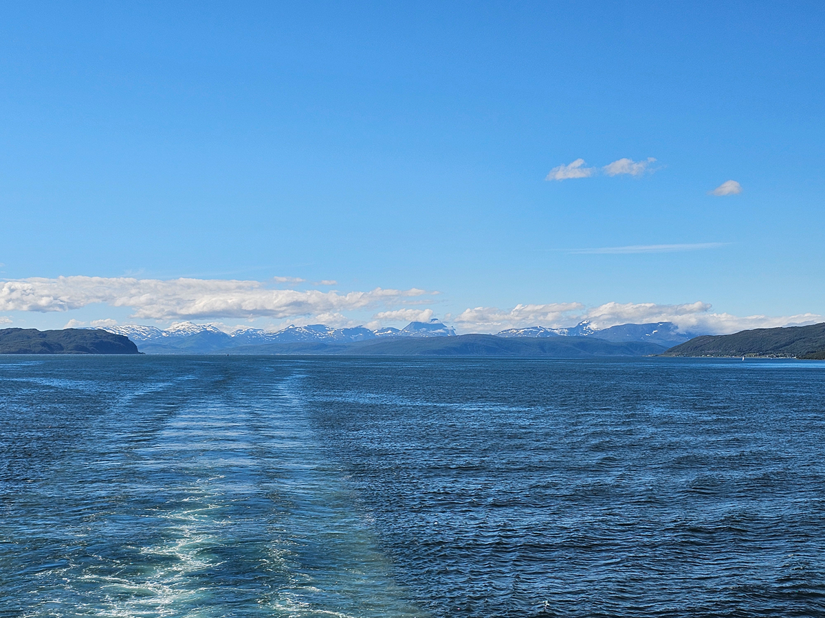【太陽不打烊 挪威北極圈】 Day7-1 沿岸郵輪Hurtigruten:北緯 69°的海上午餐饗宴 - 第60張圖 【太陽不打烊 挪威北極圈】 Day7-1 沿岸郵輪Hurtigruten:北緯 69°的海上午餐饗宴