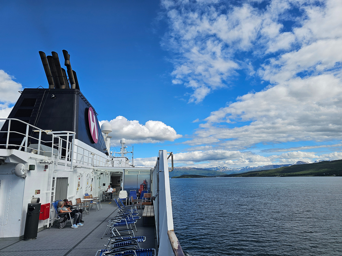 【太陽不打烊 挪威北極圈】 Day7-1 沿岸郵輪Hurtigruten:北緯 69°的海上午餐饗宴 - 第58張圖 【太陽不打烊 挪威北極圈】 Day7-1 沿岸郵輪Hurtigruten:北緯 69°的海上午餐饗宴
