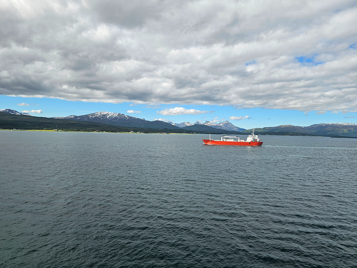 【太陽不打烊 挪威北極圈】 Day7-1 沿岸郵輪Hurtigruten:北緯 69°的海上午餐饗宴 - 第59張圖 【太陽不打烊 挪威北極圈】 Day7-1 沿岸郵輪Hurtigruten:北緯 69°的海上午餐饗宴