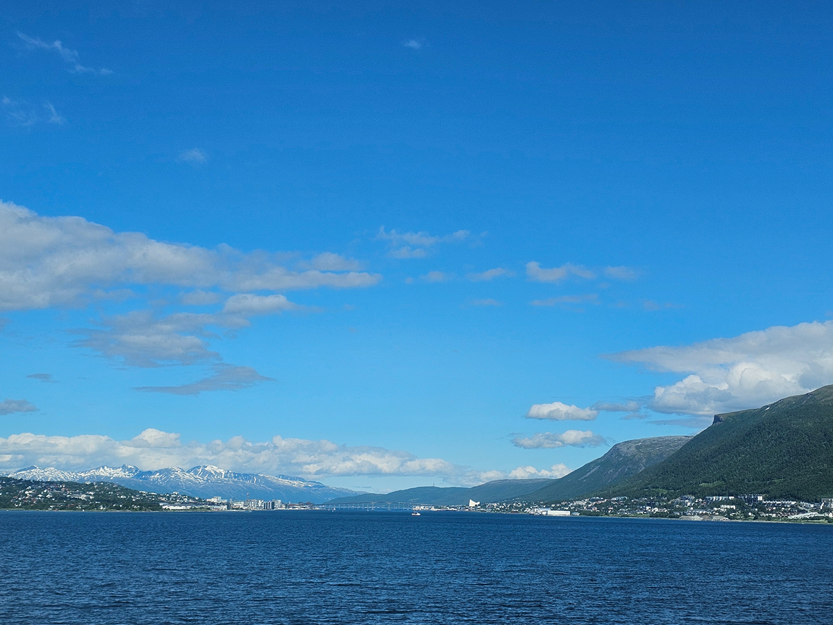 【太陽不打烊 挪威北極圈】 Day7-1 沿岸郵輪Hurtigruten:北緯 69°的海上午餐饗宴 - 第61張圖 【太陽不打烊 挪威北極圈】 Day7-1 沿岸郵輪Hurtigruten:北緯 69°的海上午餐饗宴
