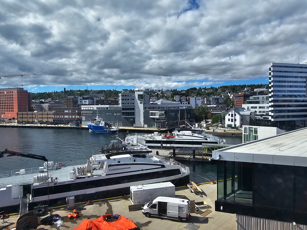 【太陽不打烊 挪威北極圈】 Day7-1 沿岸郵輪Hurtigruten:北緯 69°的海上午餐饗宴 - 第69張圖 【太陽不打烊 挪威北極圈】 Day7-1 沿岸郵輪Hurtigruten:北緯 69°的海上午餐饗宴