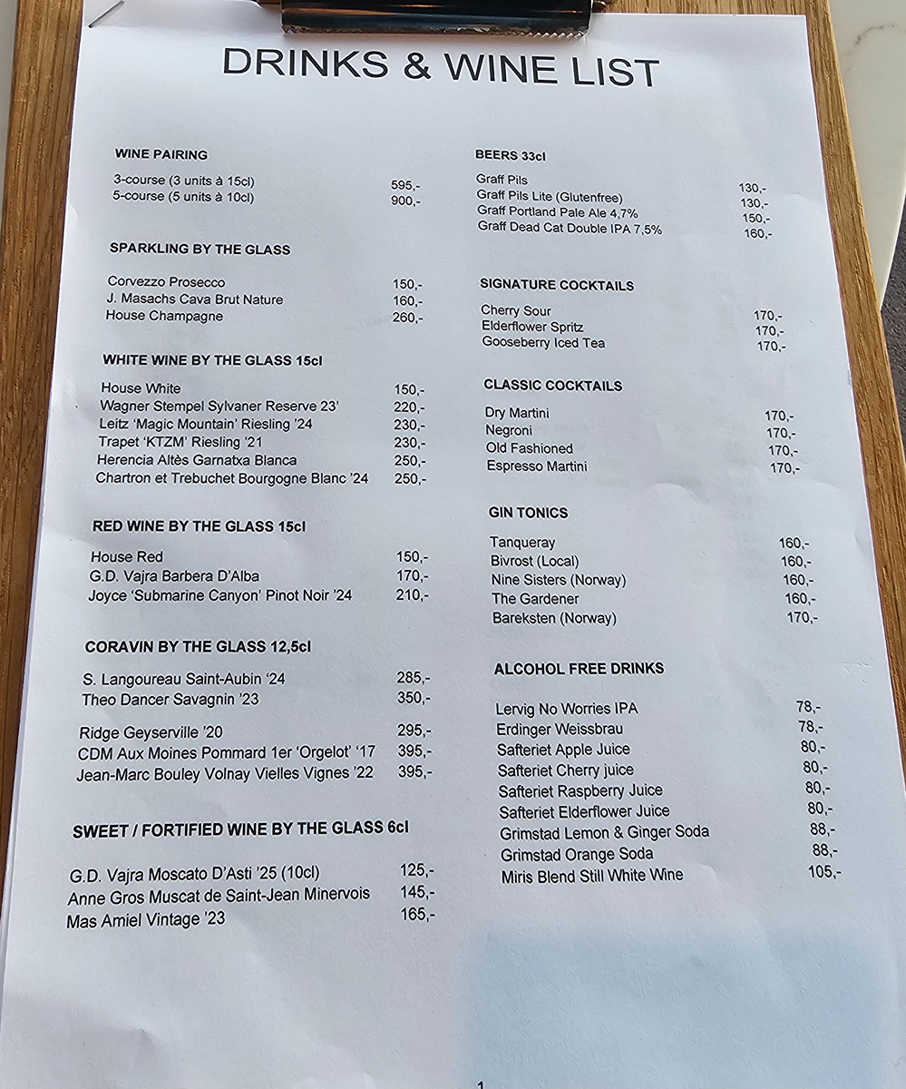 【挪威Tromsø食記】海鮮餐廳Fiskekompaniet,北極圈港邊頂級奢華,解鎖人生最貴一餐! - 第8張圖 【挪威Tromsø食記】海鮮餐廳Fiskekompaniet,北極圈港邊頂級奢華,解鎖人生最貴一餐!