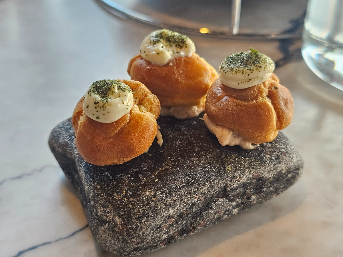 【挪威Tromsø食記】海鮮餐廳Fiskekompaniet,北極圈港邊頂級奢華,解鎖人生最貴一餐! - 第14張圖 【挪威Tromsø食記】海鮮餐廳Fiskekompaniet,北極圈港邊頂級奢華,解鎖人生最貴一餐!