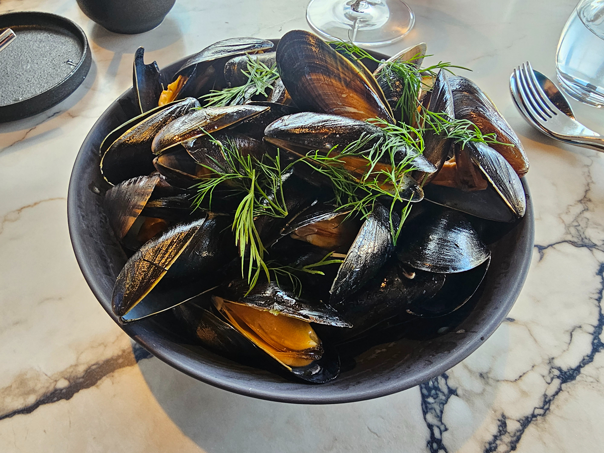 【挪威Tromsø食記】海鮮餐廳Fiskekompaniet,北極圈港邊頂級奢華,解鎖人生最貴一餐! - 第17張圖 【挪威Tromsø食記】海鮮餐廳Fiskekompaniet,北極圈港邊頂級奢華,解鎖人生最貴一餐!