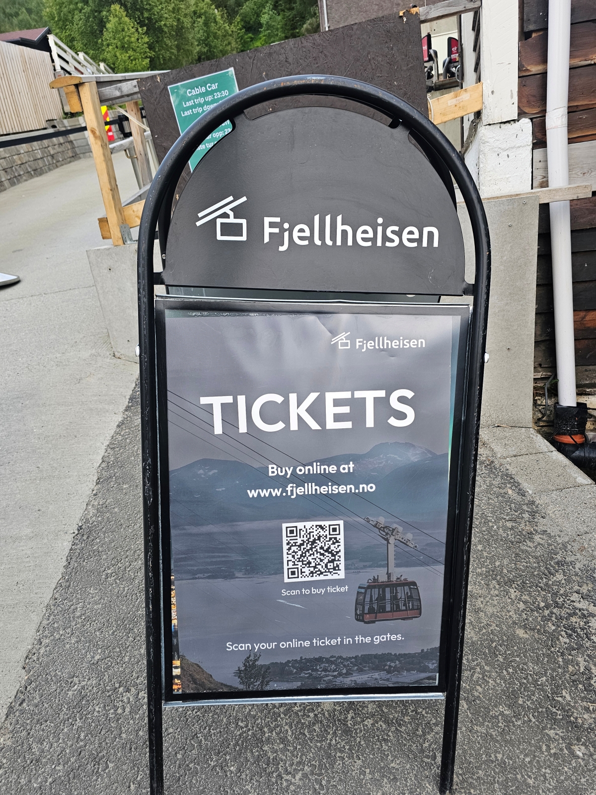 【太陽不打烊 挪威北極圈】 Day7-3 搭纜車登上北極圈頂端、欣賞 Tromsø 午夜太陽 - 第8張圖 【太陽不打烊 挪威北極圈】 Day7-3 搭纜車登上北極圈頂端、欣賞 Tromsø 午夜太陽