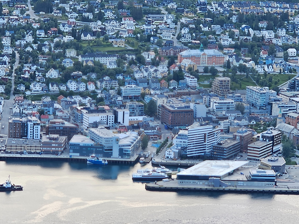 【太陽不打烊 挪威北極圈】 Day7-3 搭纜車登上北極圈頂端、欣賞 Tromsø 午夜太陽 - 第18張圖 【太陽不打烊 挪威北極圈】 Day7-3 搭纜車登上北極圈頂端、欣賞 Tromsø 午夜太陽