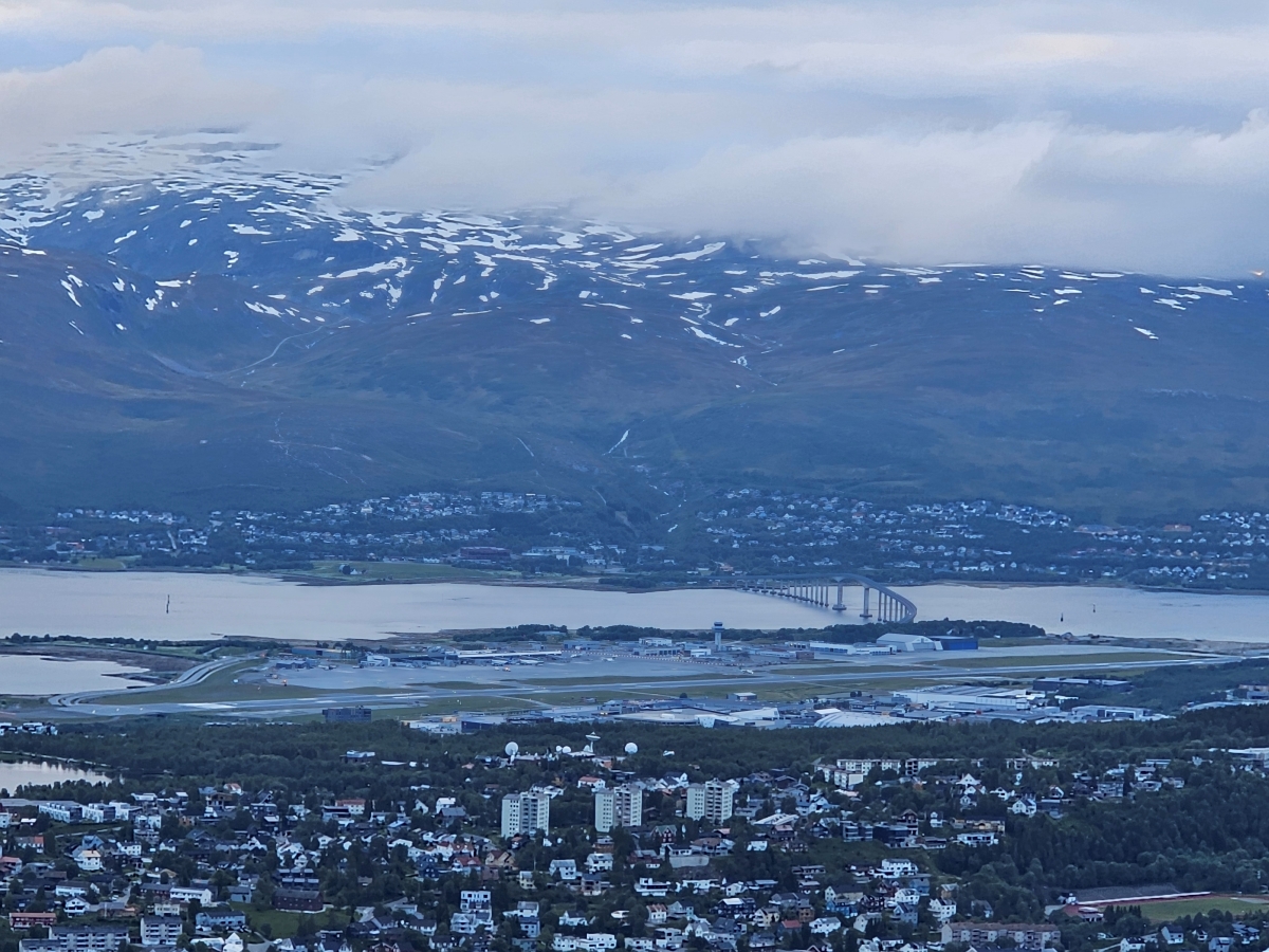 【太陽不打烊 挪威北極圈】 Day7-3 搭纜車登上北極圈頂端、欣賞 Tromsø 午夜太陽 - 第20張圖 【太陽不打烊 挪威北極圈】 Day7-3 搭纜車登上北極圈頂端、欣賞 Tromsø 午夜太陽