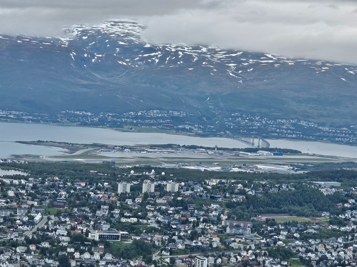 【太陽不打烊 挪威北極圈】 Day7-3 搭纜車登上北極圈頂端、欣賞 Tromsø 午夜太陽 - 第27張圖 【太陽不打烊 挪威北極圈】 Day7-3 搭纜車登上北極圈頂端、欣賞 Tromsø 午夜太陽
