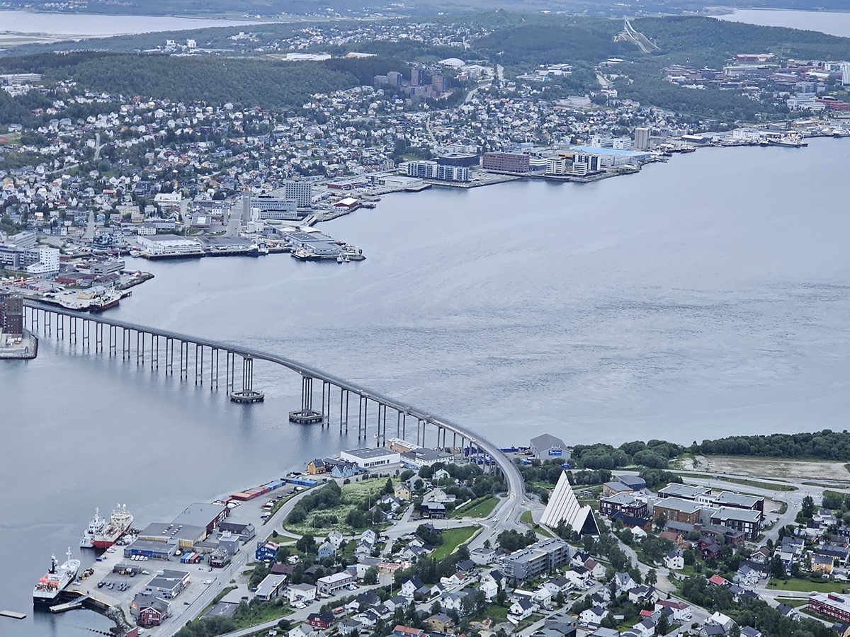 【太陽不打烊 挪威北極圈】 Day7-3 搭纜車登上北極圈頂端、欣賞 Tromsø 午夜太陽 - 第29張圖 【太陽不打烊 挪威北極圈】 Day7-3 搭纜車登上北極圈頂端、欣賞 Tromsø 午夜太陽